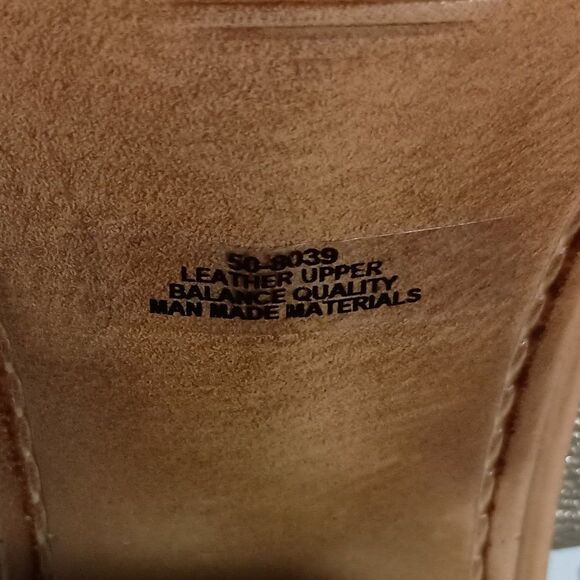 BELLA VITA, Metallic Gold Sandals, Cross Pattern Straps, Upper Leather, Size 7.5 - Picture 8 of 8